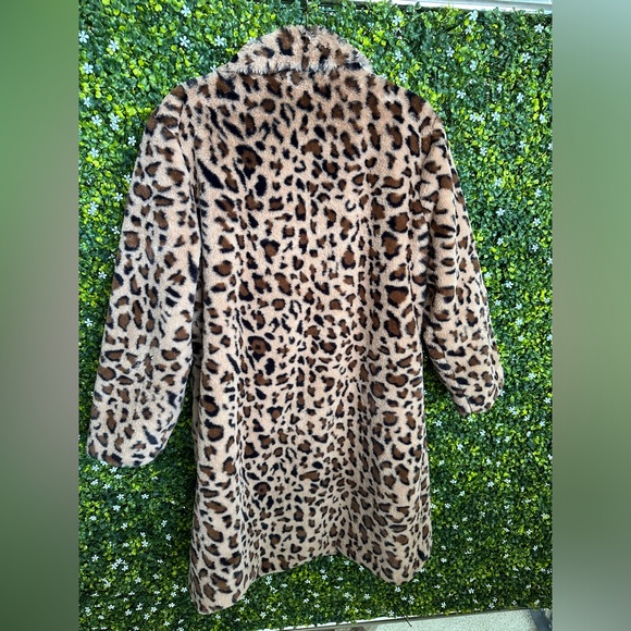 Leopard faux fur coat size Med - Picture 2 of 5